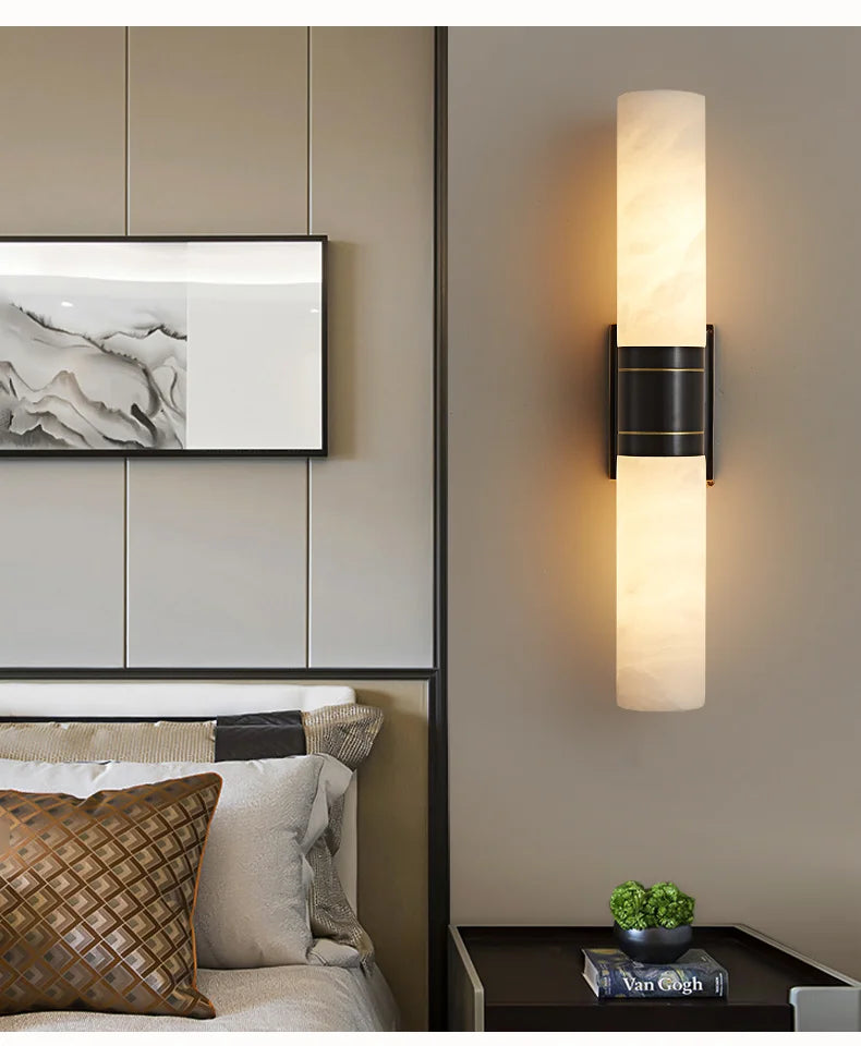 Applique murale en marbre et cuivre – Éclairage LED sculptural