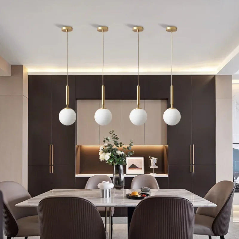 Suspension LED nordique en verre et laiton – Lustre boule moderne