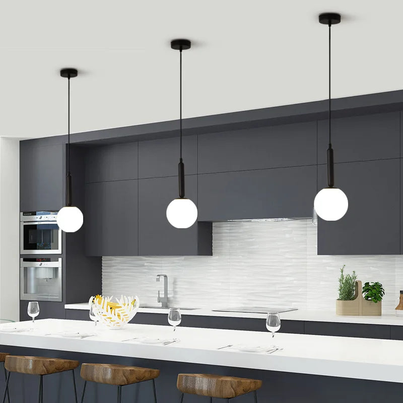 Suspension LED nordique en verre et laiton – Lustre boule moderne